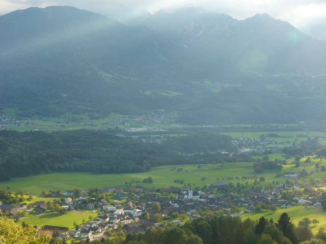 Datei:Blick auf Schnifis und Rhätikon 13sept2011.jpg