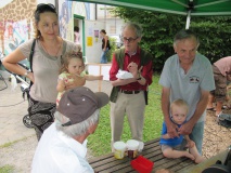 Interessierte Besucher